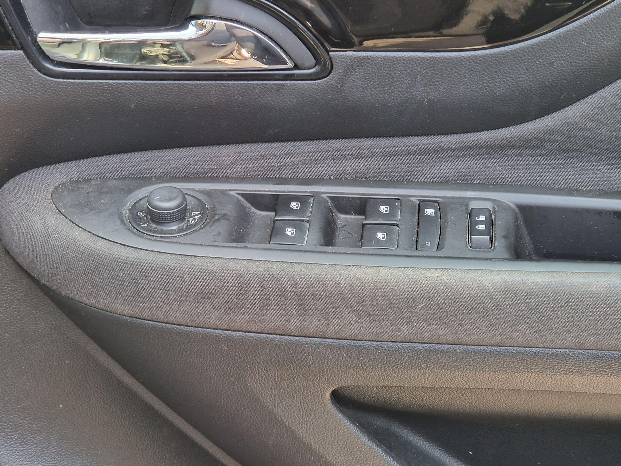 Vauxhall Mokka X - Image 32