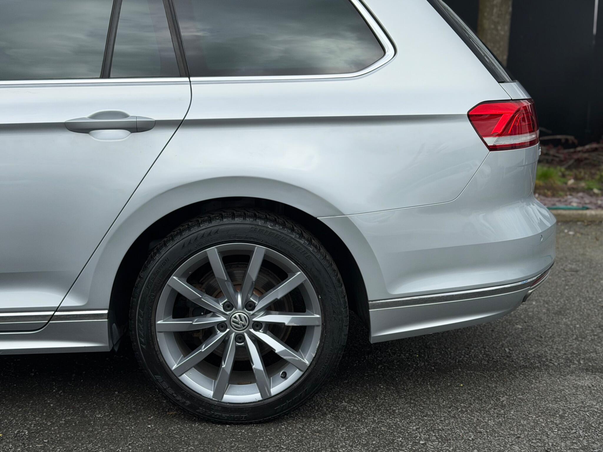 Volkswagen Passat - Image 12