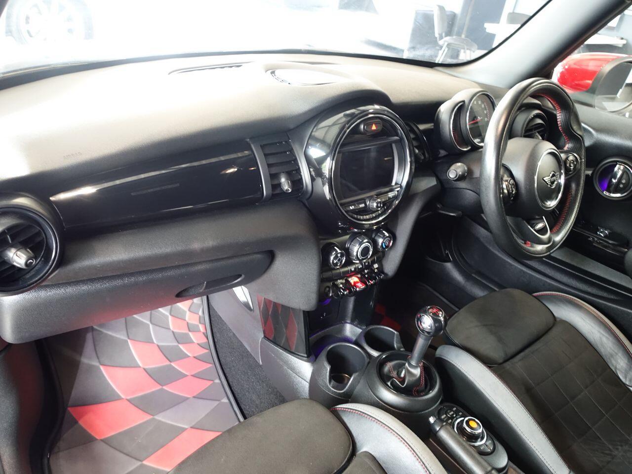 MINI Hatch - Image 11