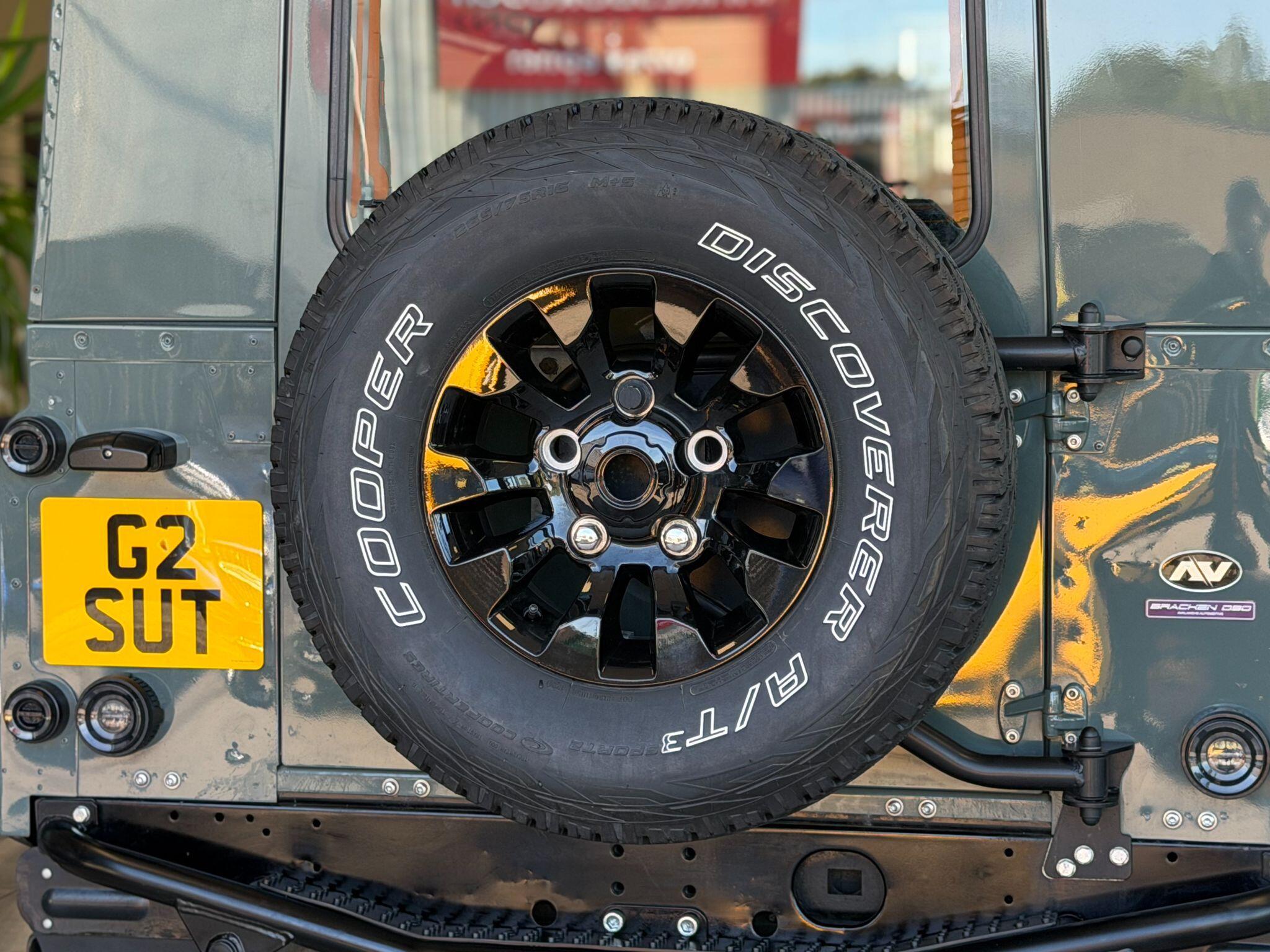 Land Rover Defender 90 - Image 18