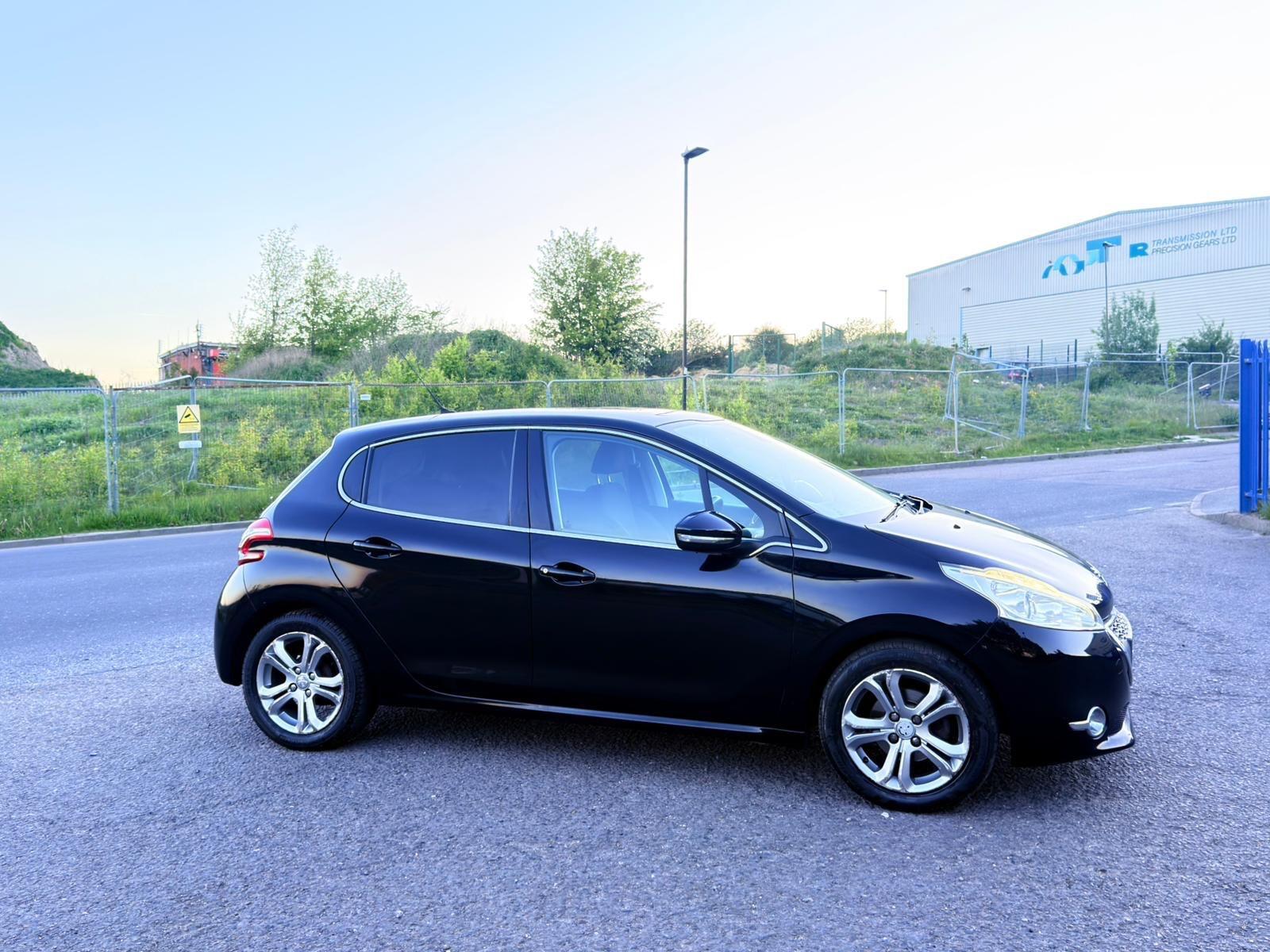 Peugeot 208 - Image 8