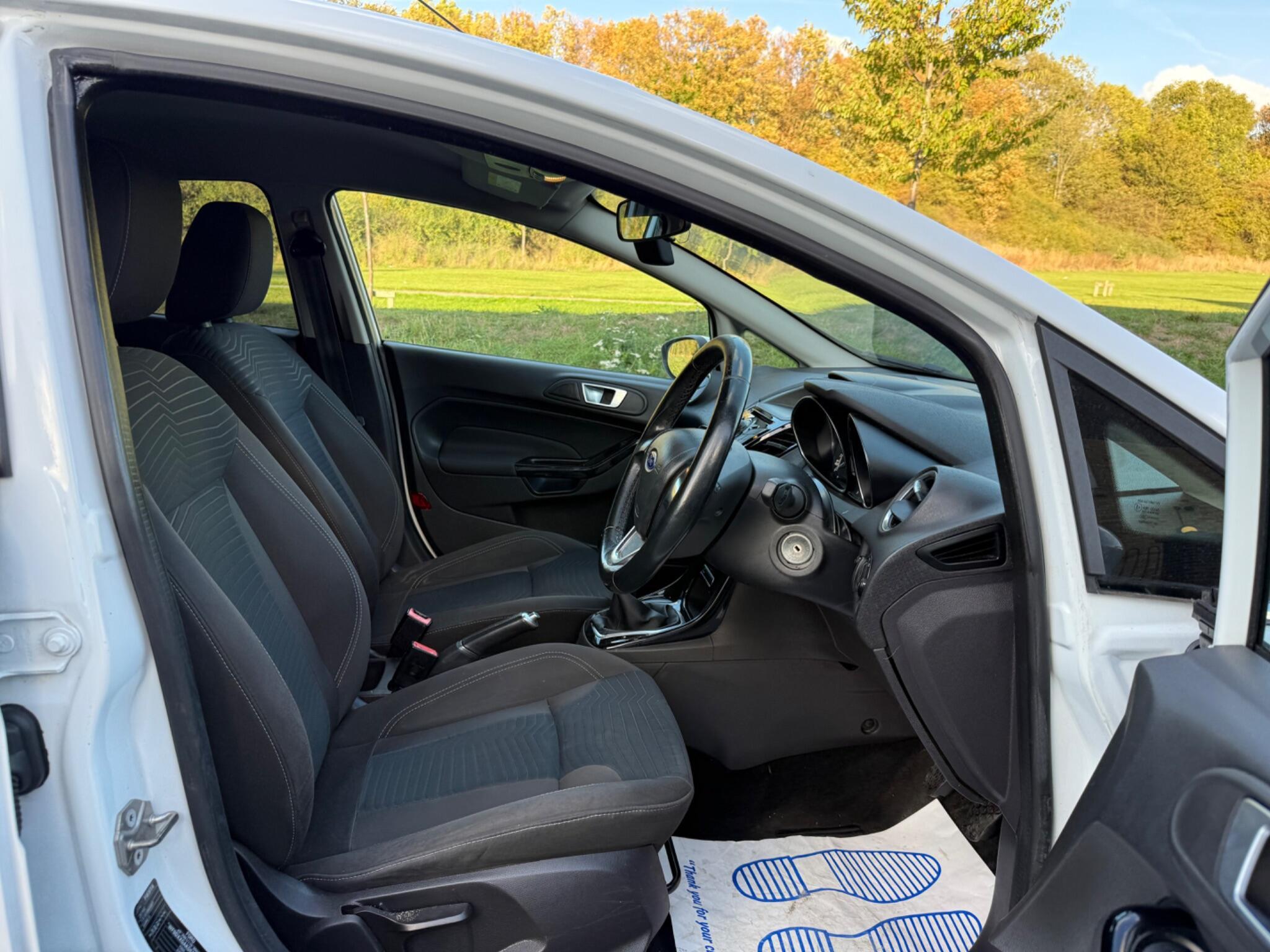 Ford Fiesta - Image 11
