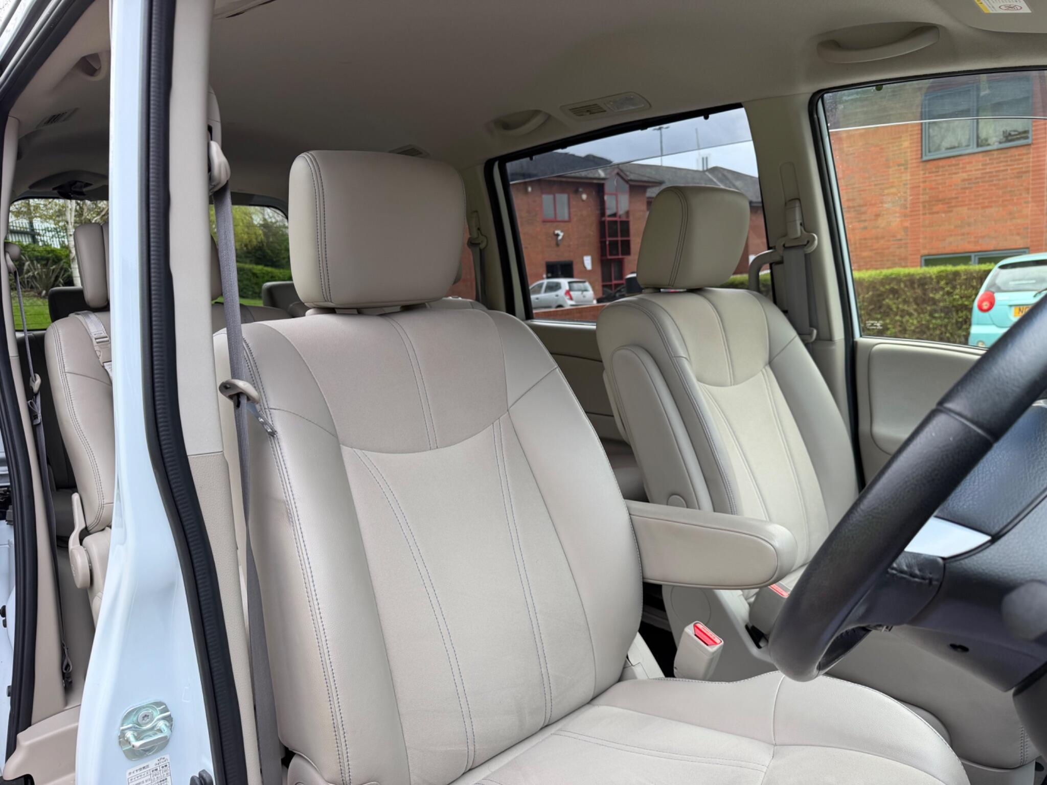 Nissan Serena - Image 33