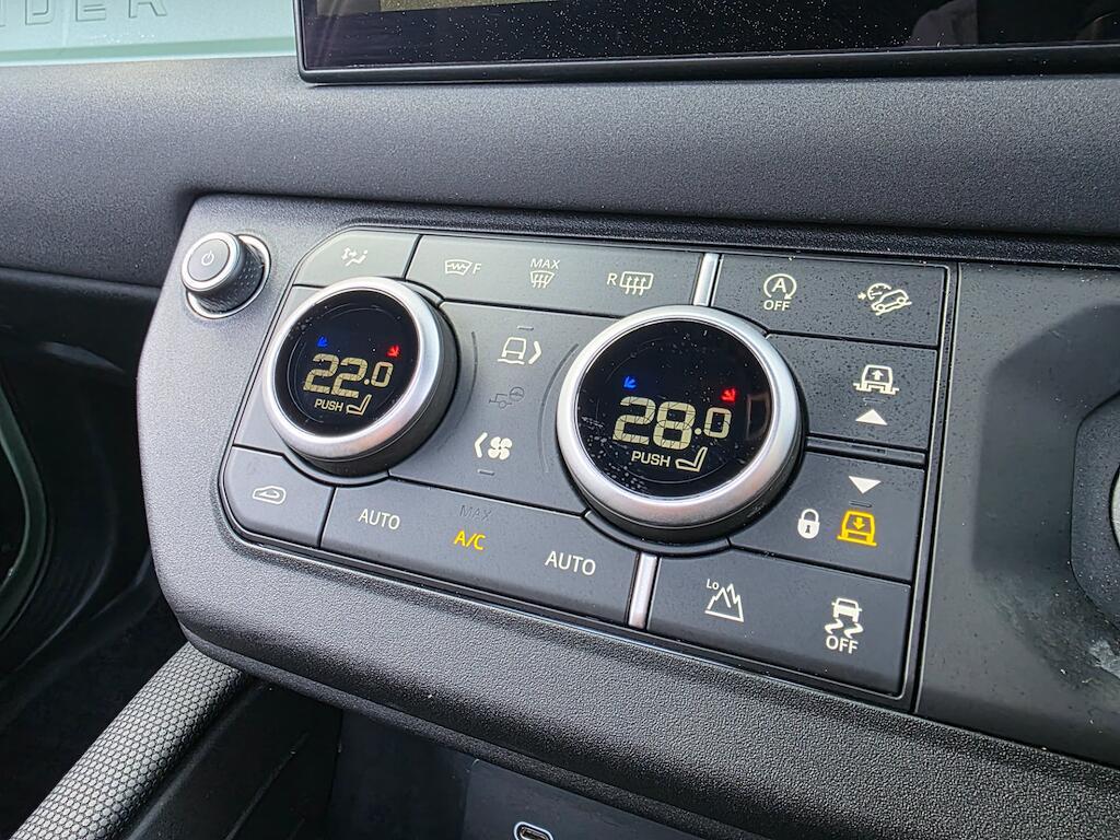 Land Rover Defender 90 - Image 45