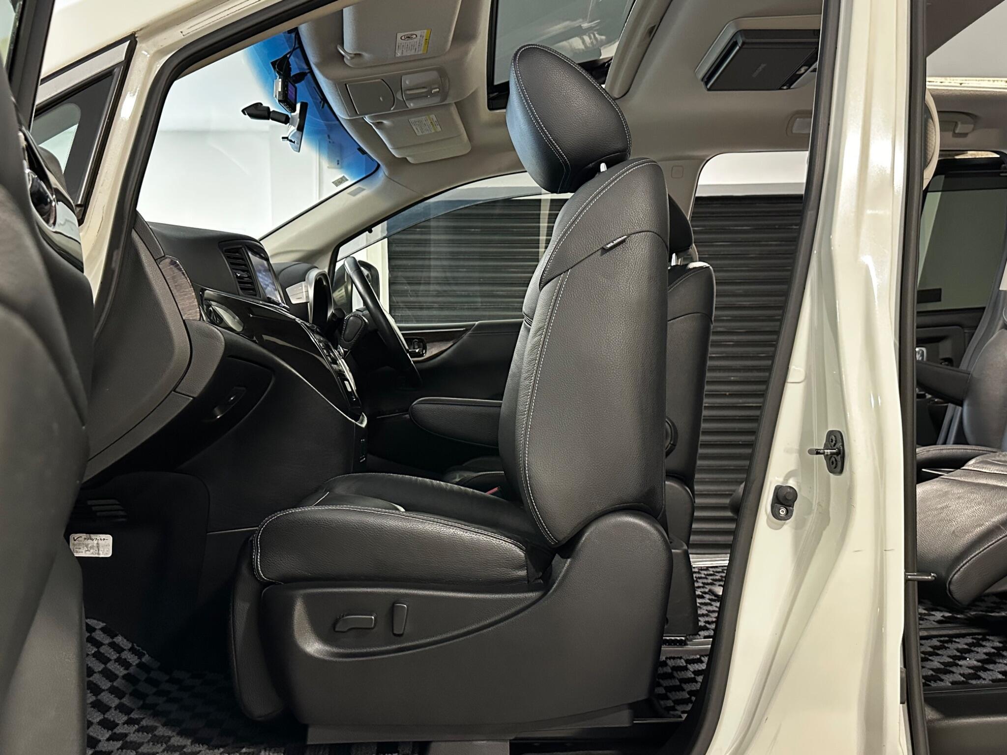 Nissan Elgrand - Image 16