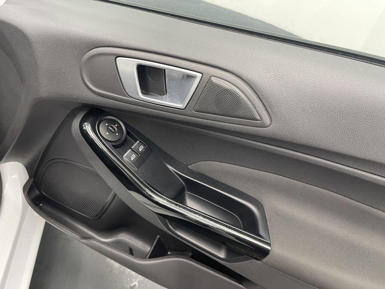 Ford Fiesta - Image 19