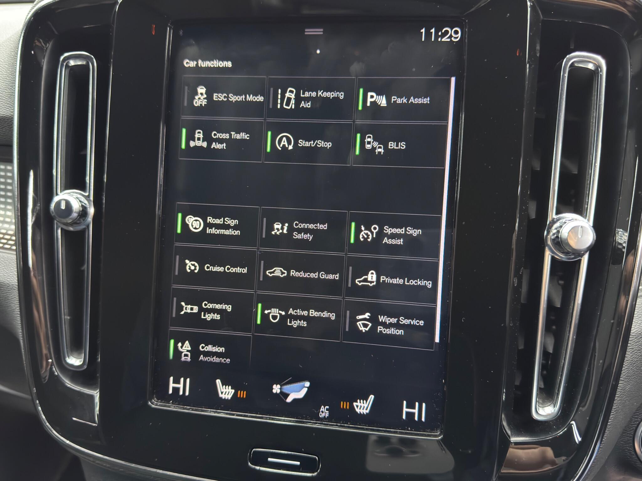 Volvo XC40 - Image 34