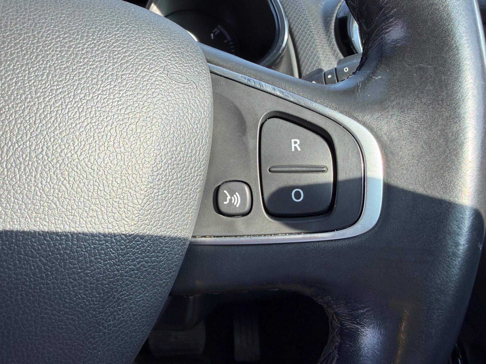 Renault Clio - Image 45