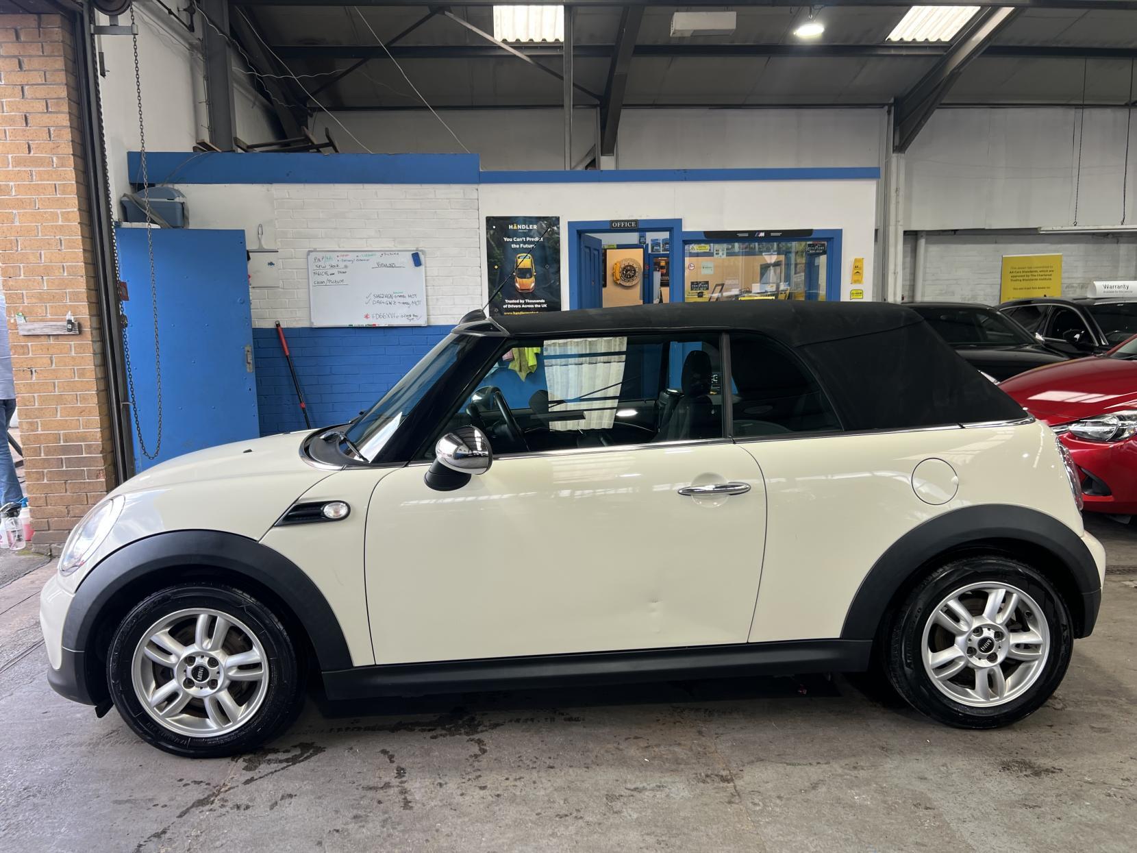 MINI Convertible - Image 4