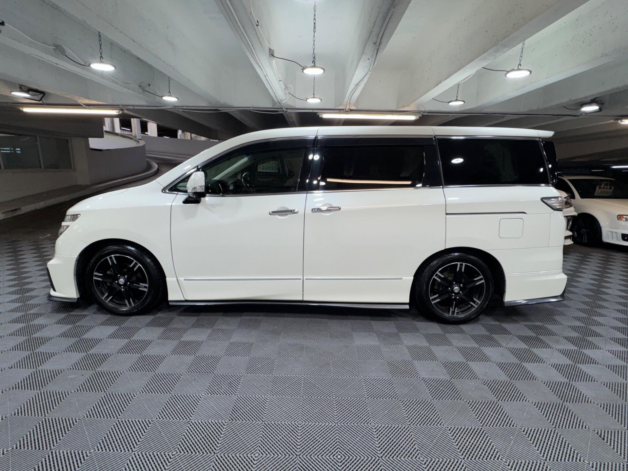 Nissan Elgrand - Image 2