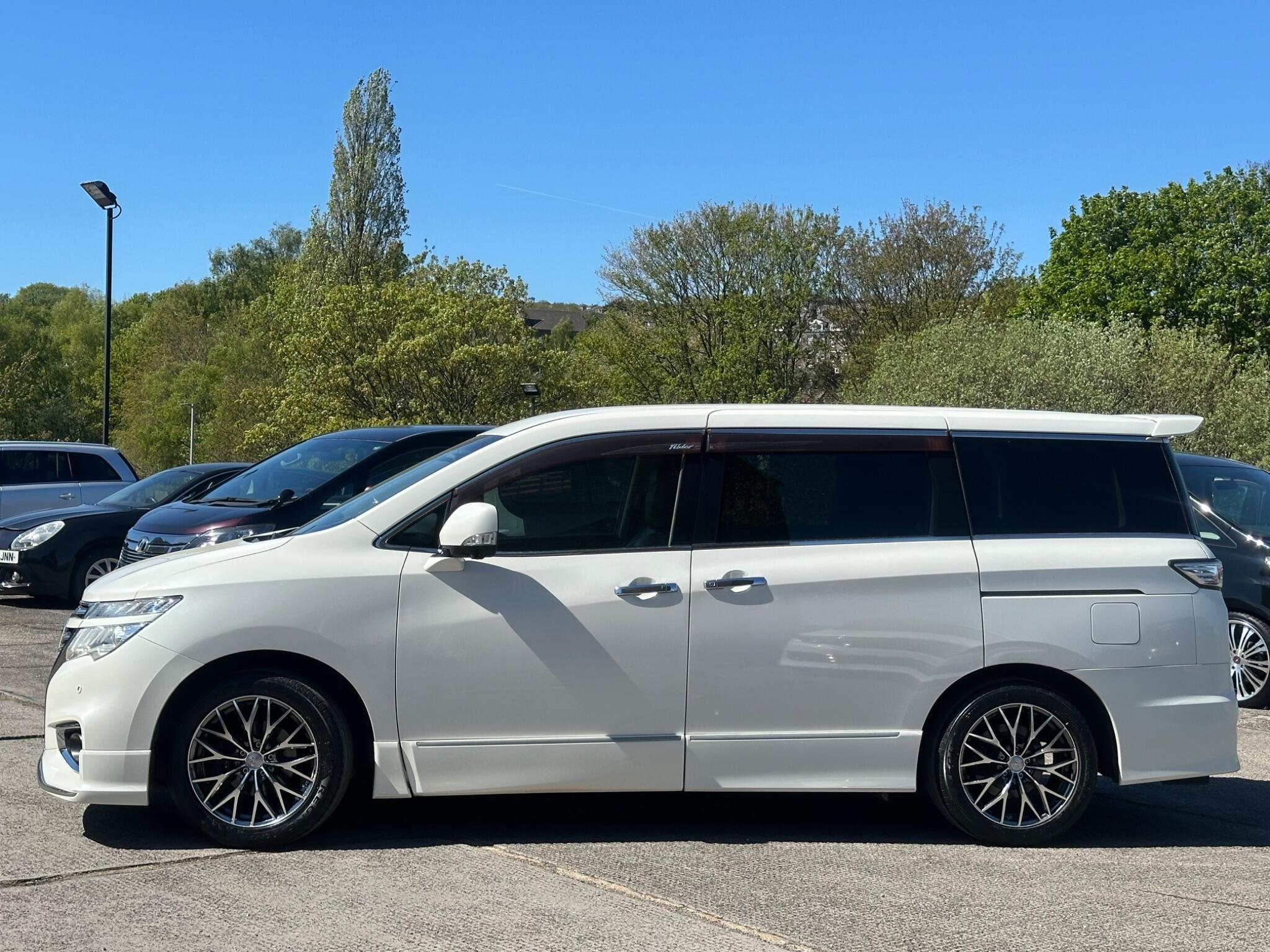 Nissan Elgrand - Image 2