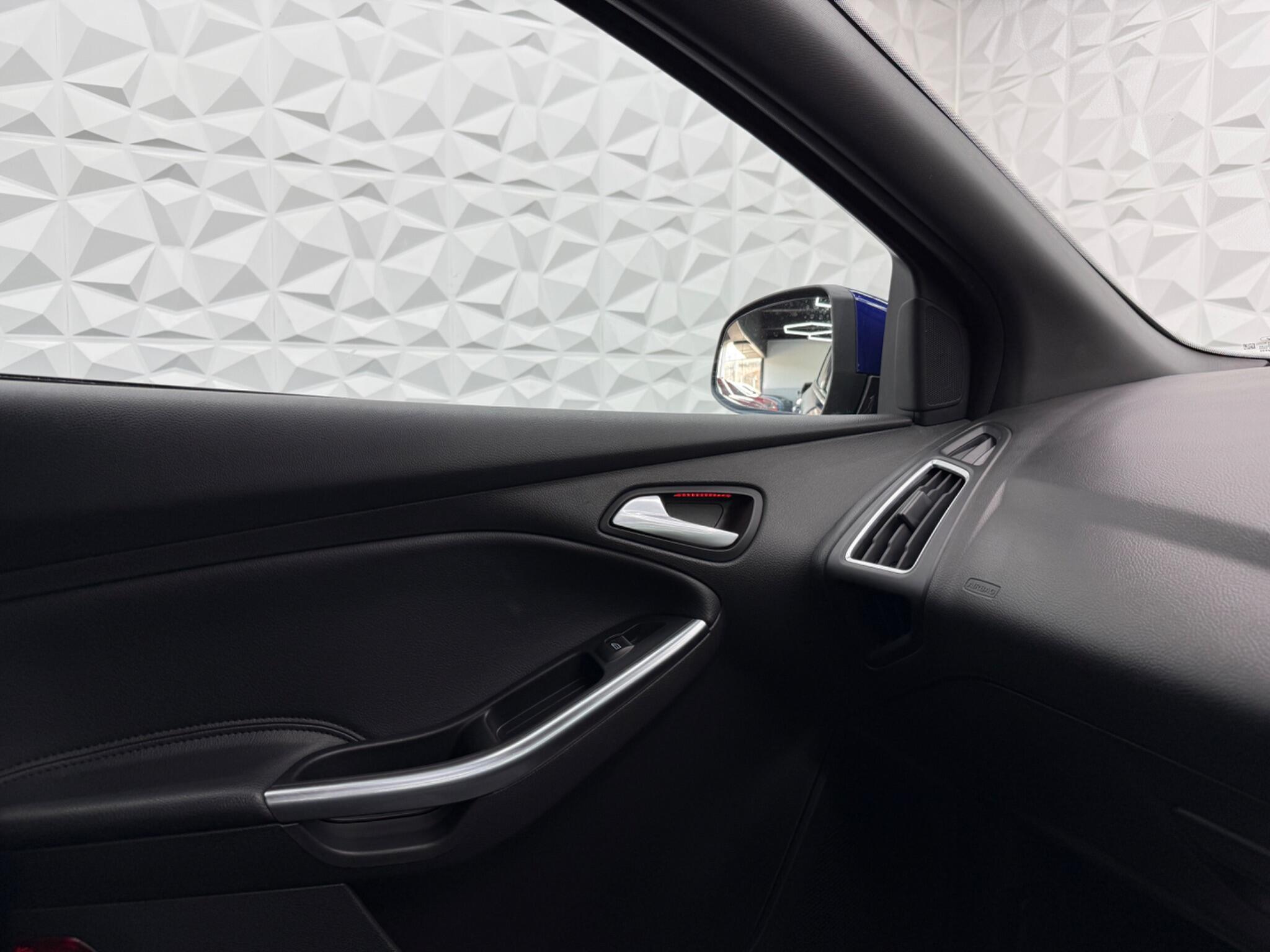 Ford Focus - Image 58