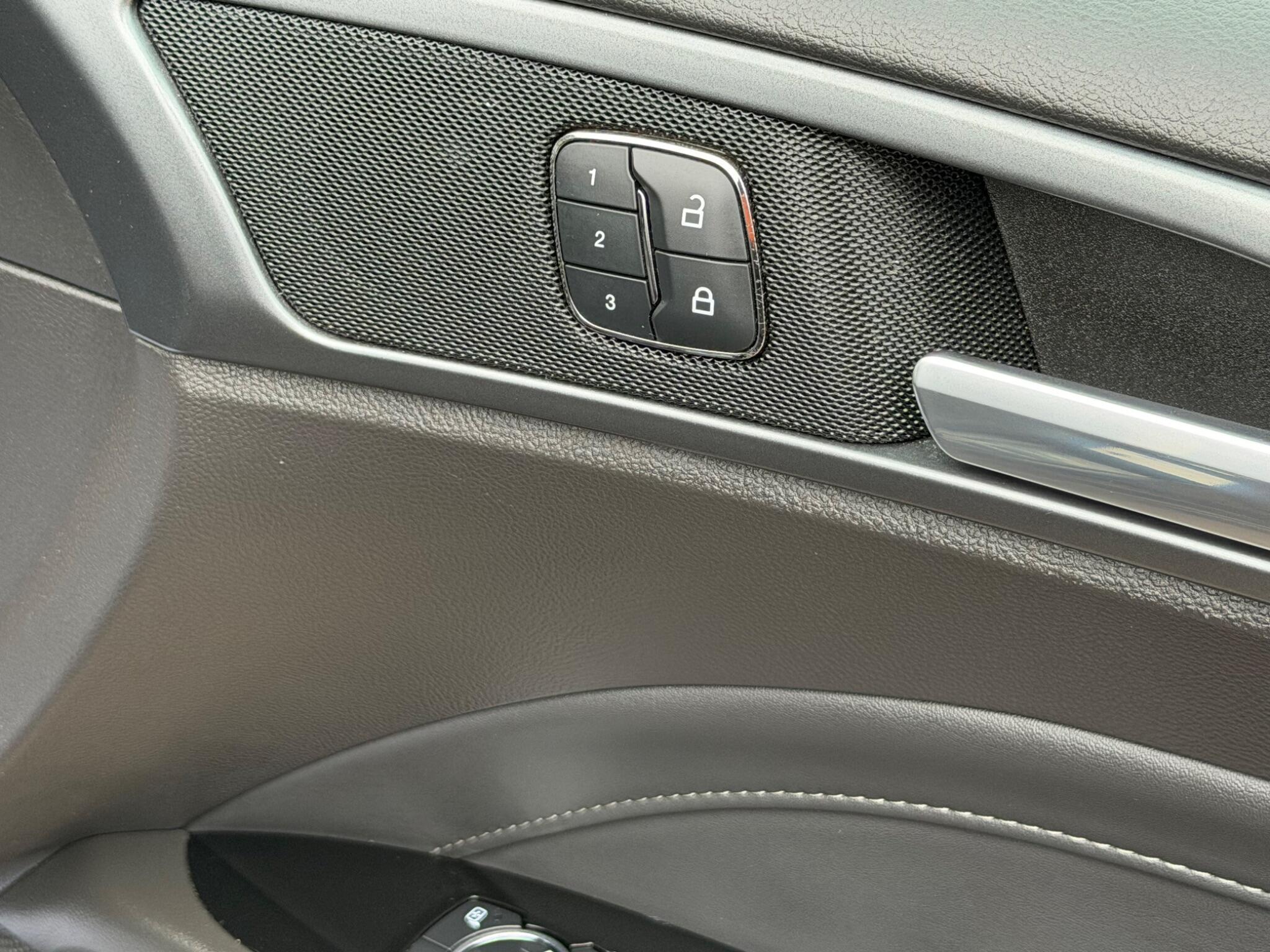 Ford Mondeo - Image 18