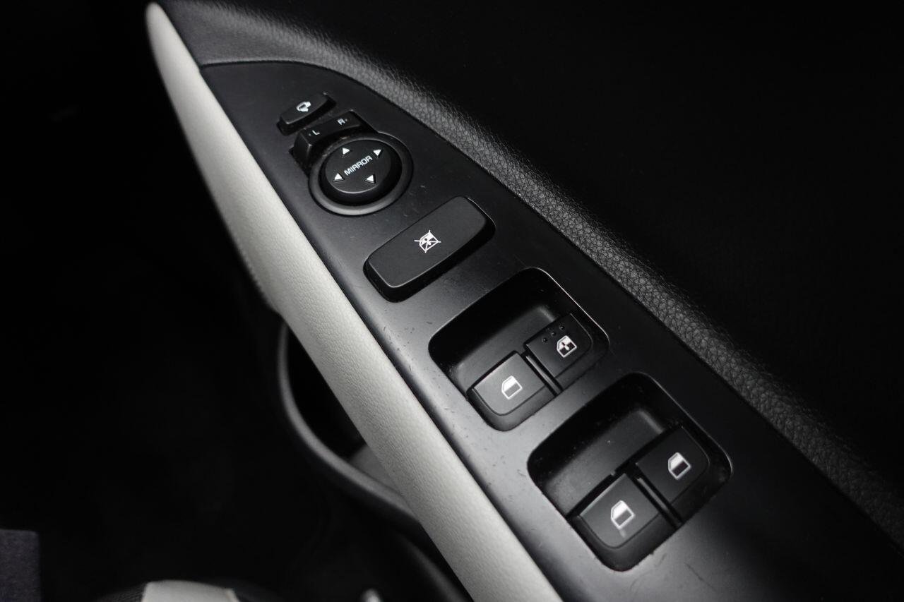 Kia Stonic - Image 40