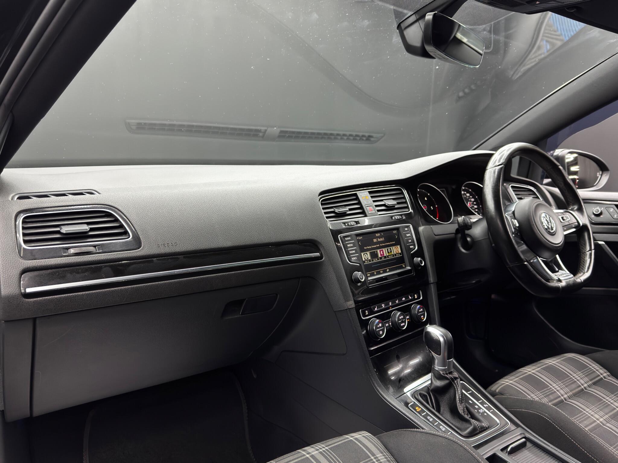 Volkswagen Golf - Image 11