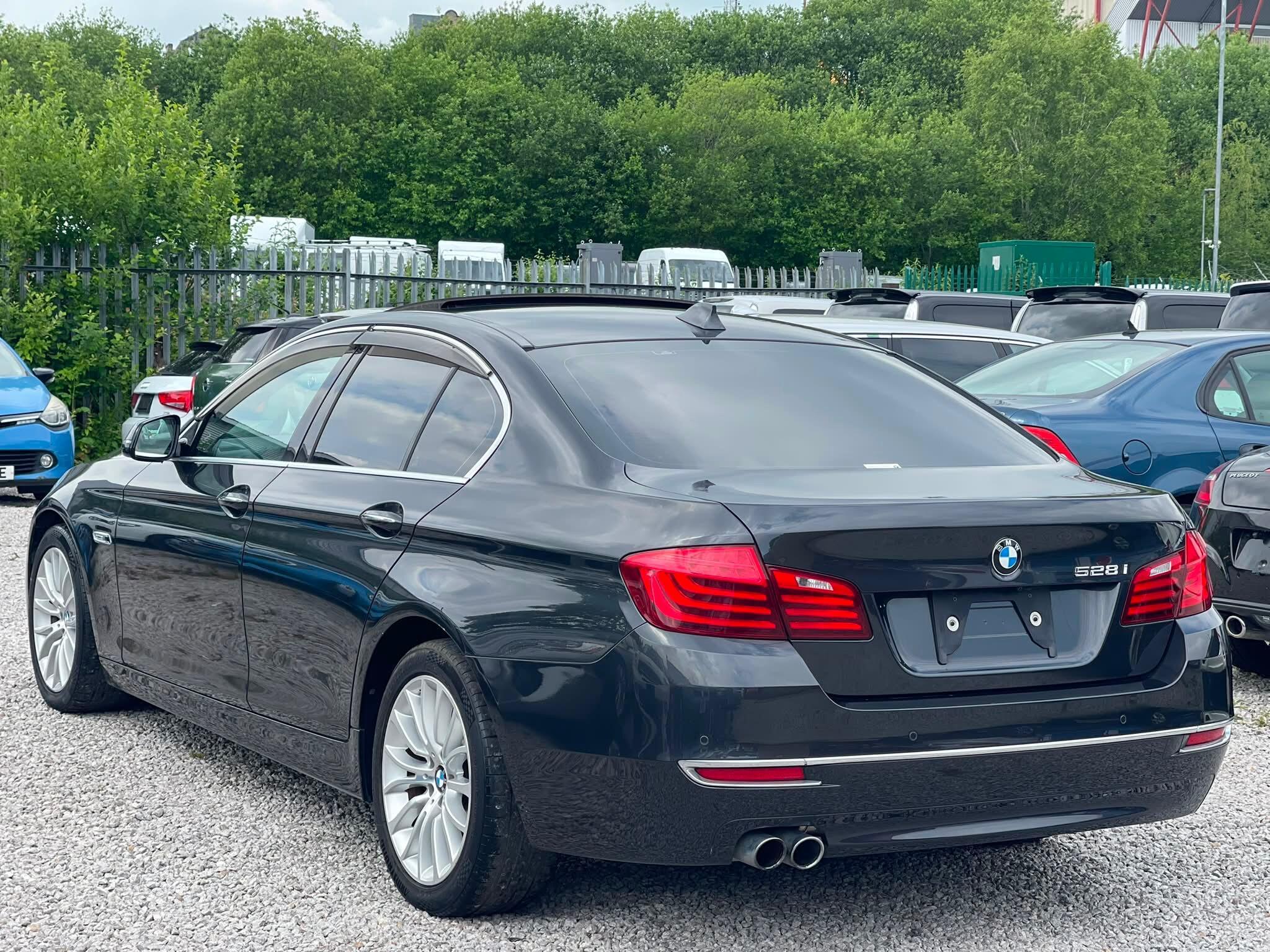 BMW 5 Series - Image 5