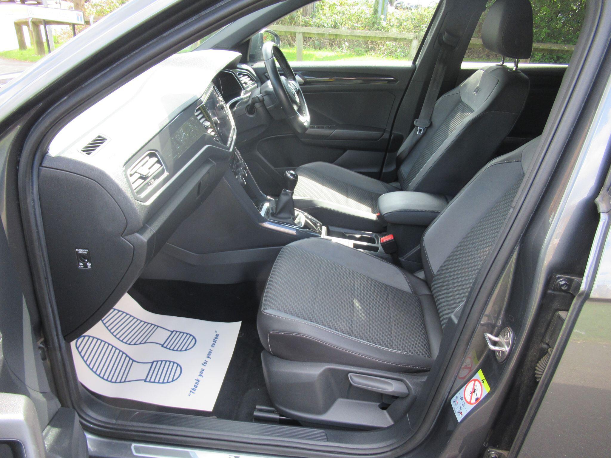 Volkswagen T-Roc - Image 13