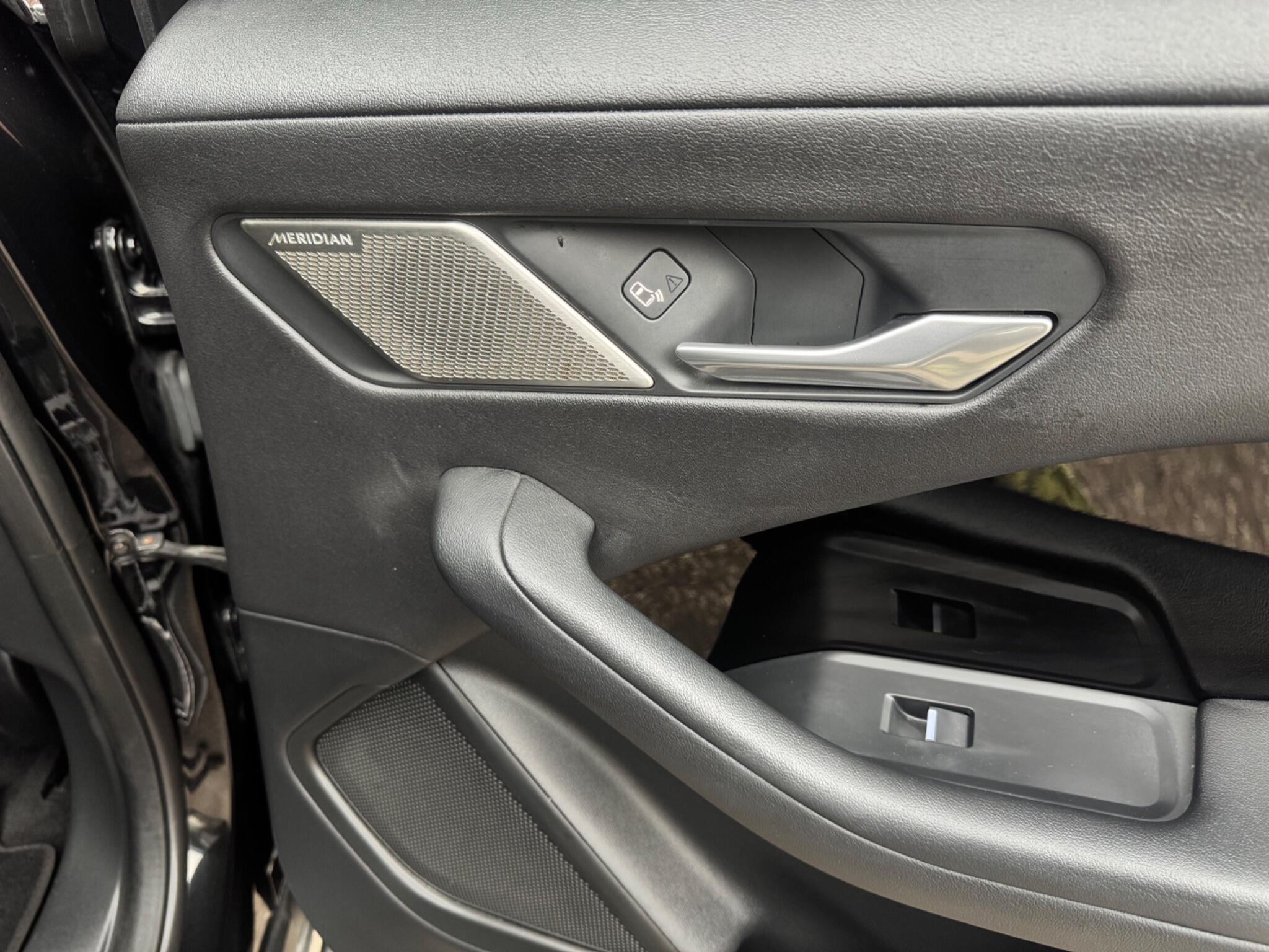 Jaguar I-Pace - Image 36