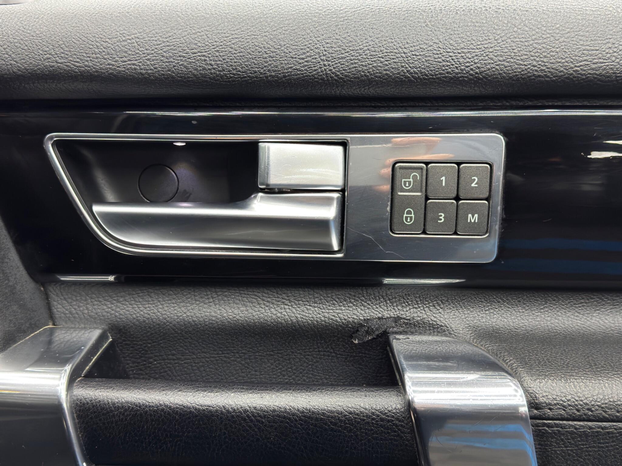 Land Rover DISCOVERY 4 - Image 41