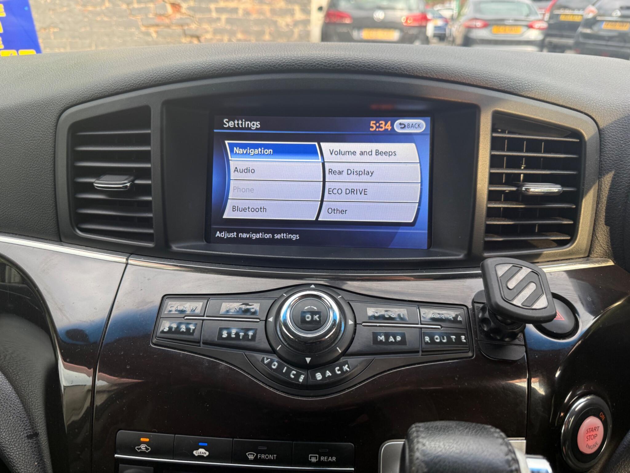 Nissan Elgrand - Image 18