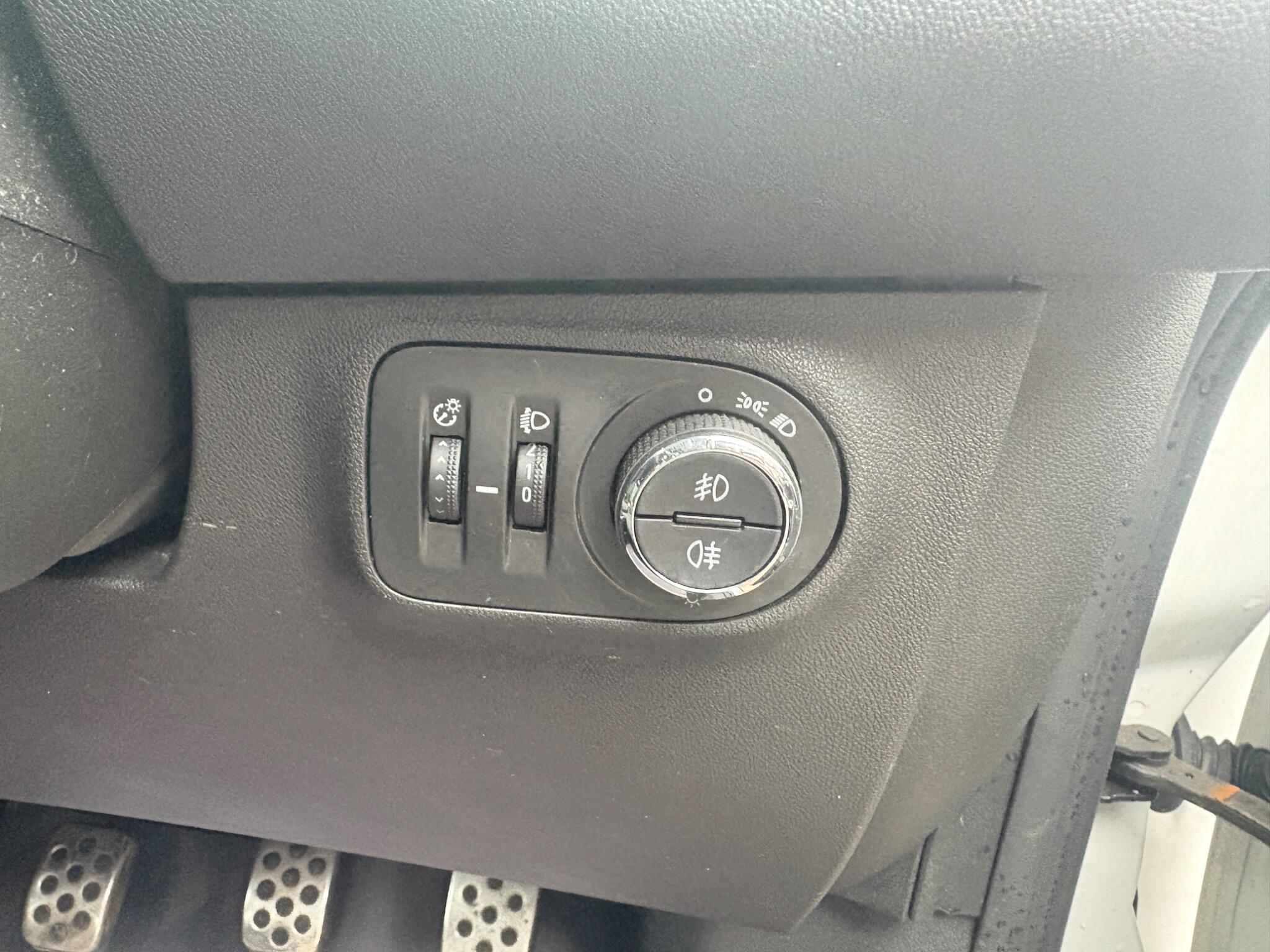 Vauxhall Corsa - Image 20