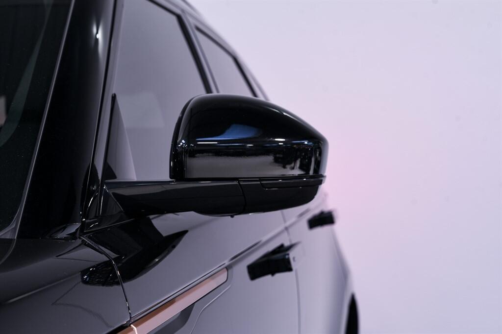 Land Rover Range Rover Velar - Image 8