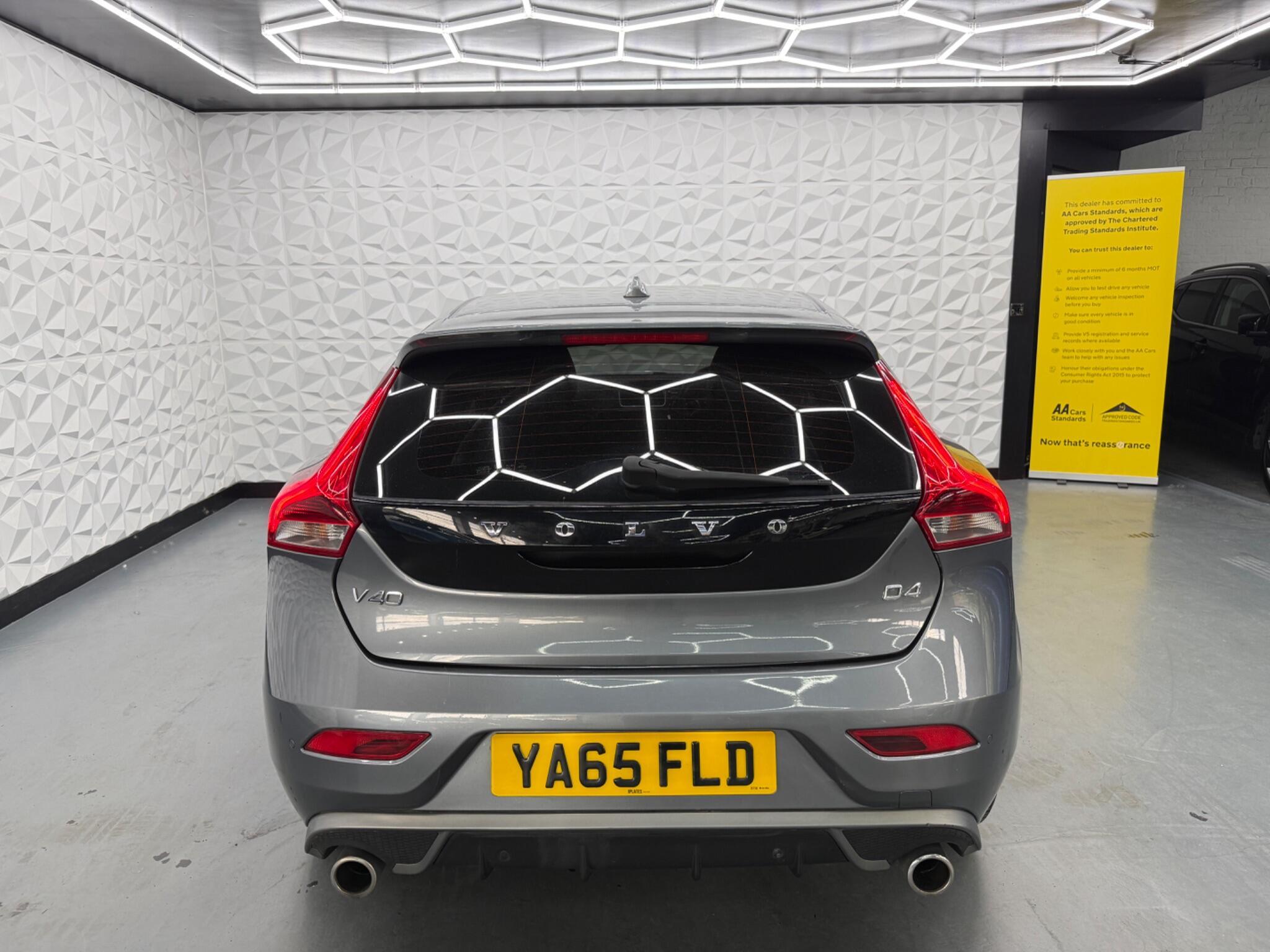 Volvo V40 - Image 11