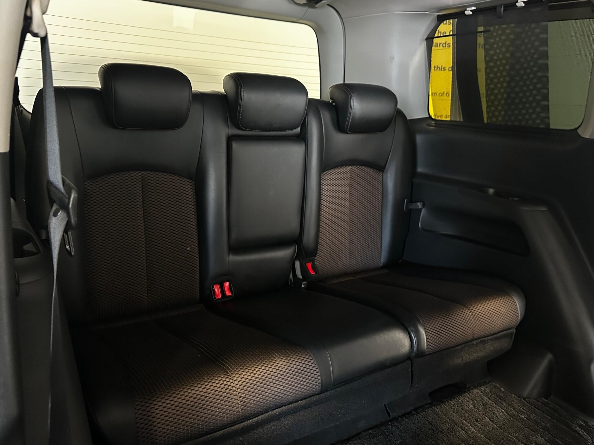 Nissan Elgrand - Image 21