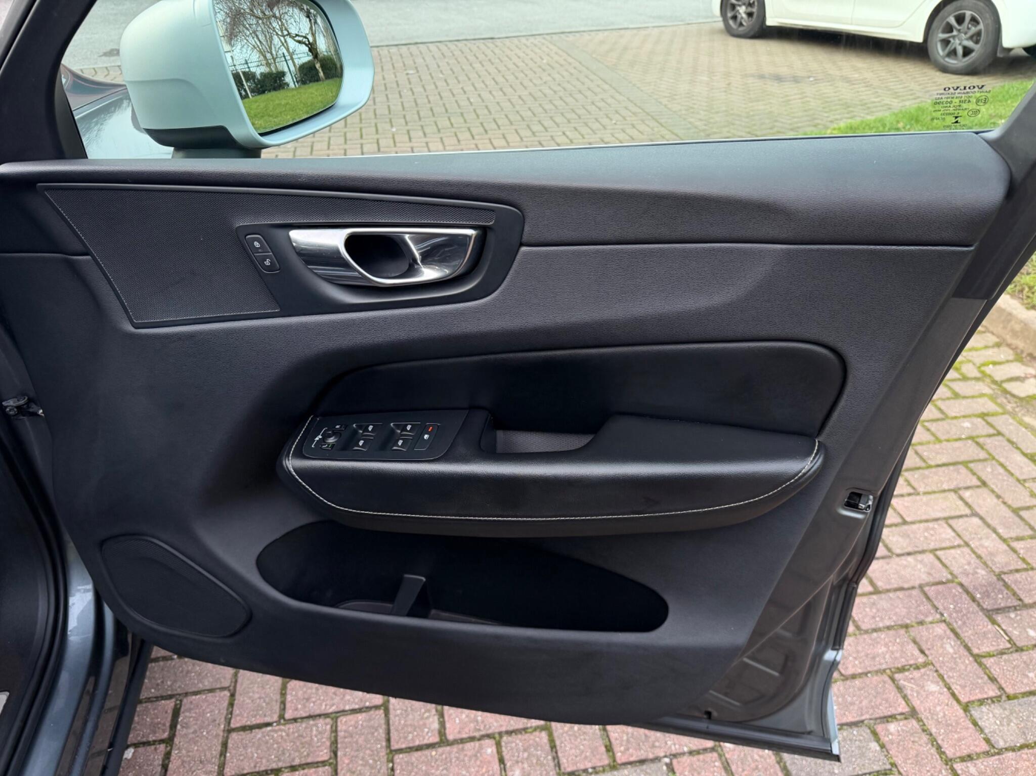 Volvo XC60 - Image 36