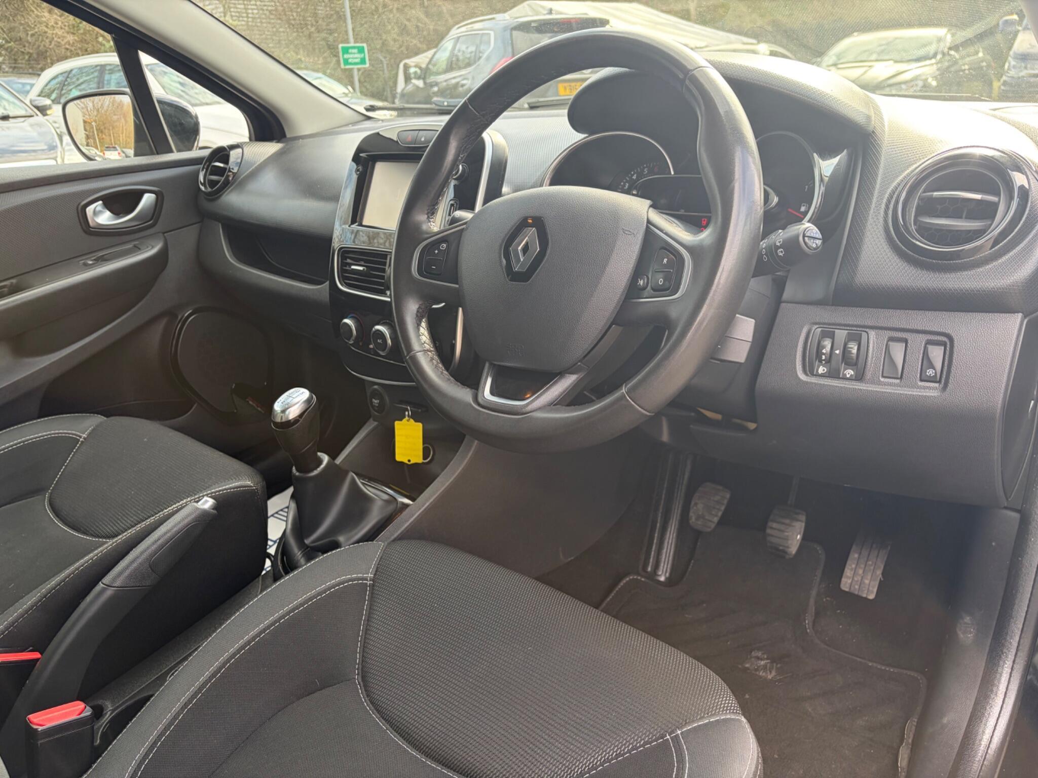 Renault Clio - Image 18