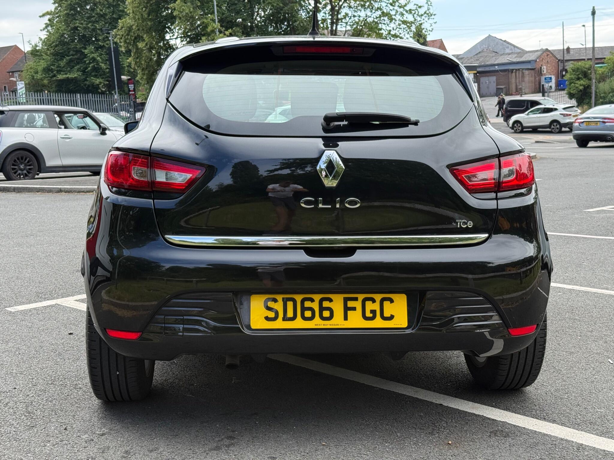 Renault Clio - Image 4