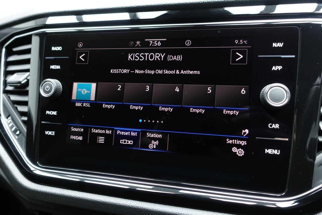 Volkswagen T-Roc - Image 23