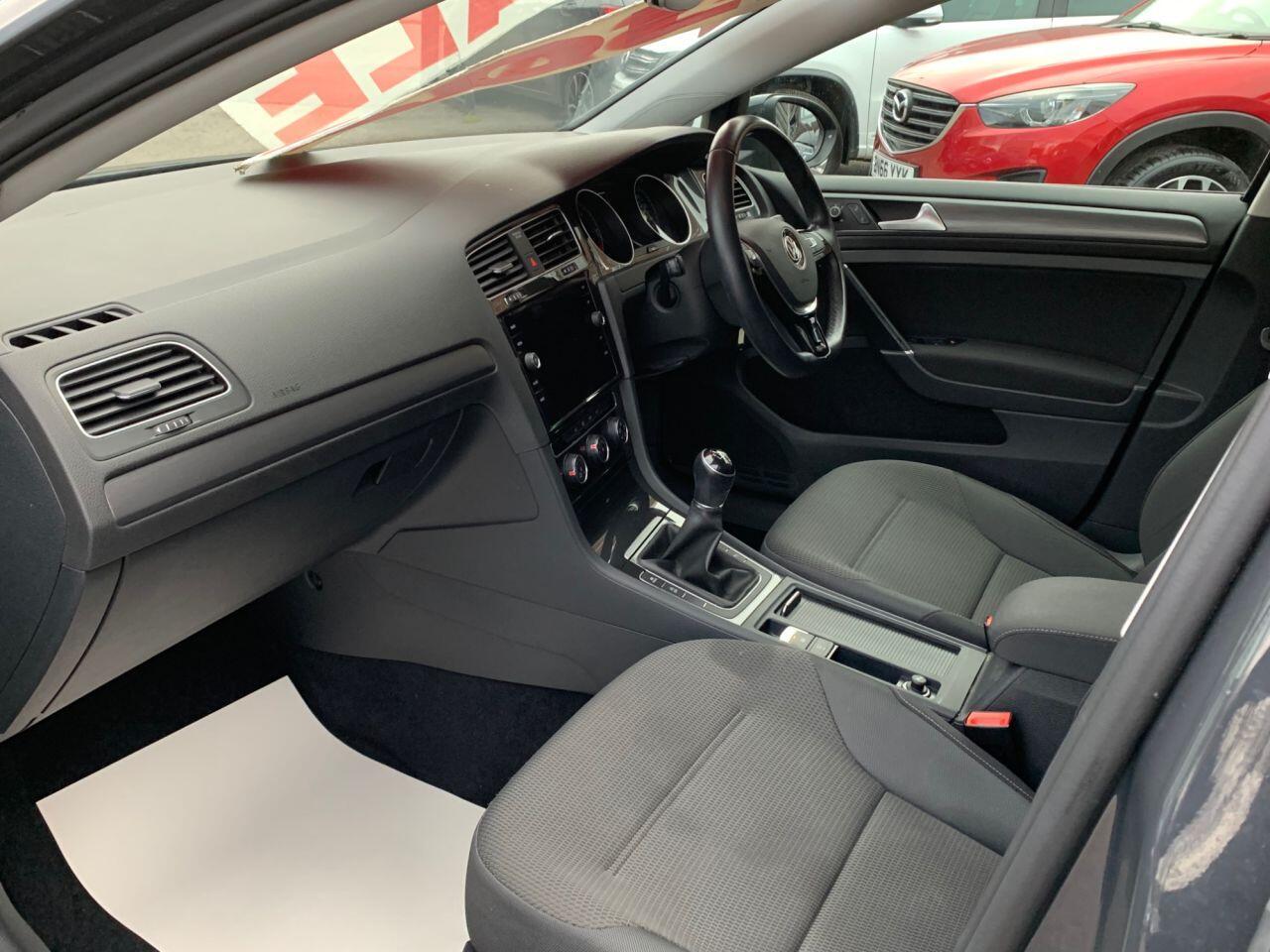 Volkswagen Golf - Image 9