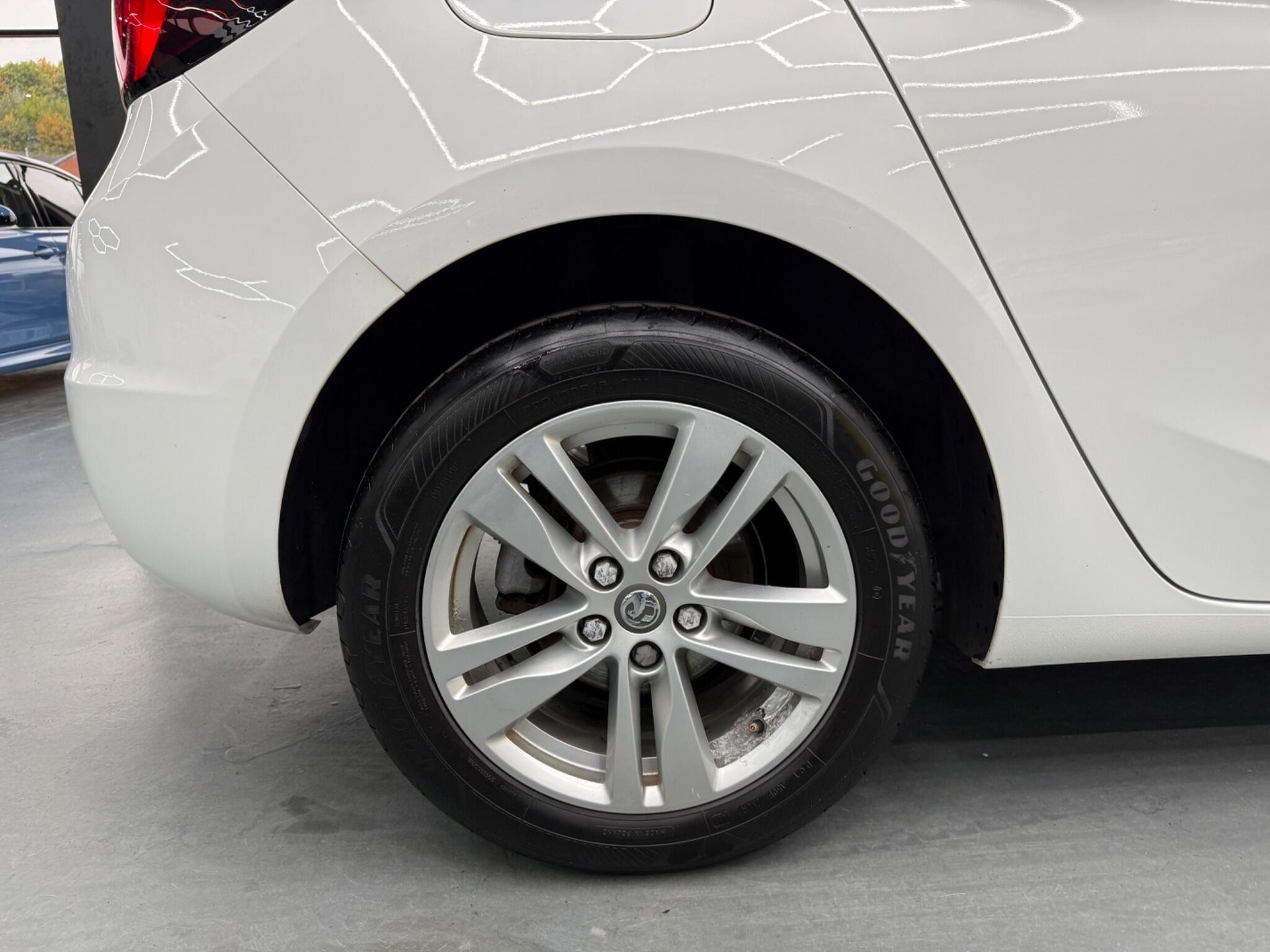 Vauxhall Astra - Image 13