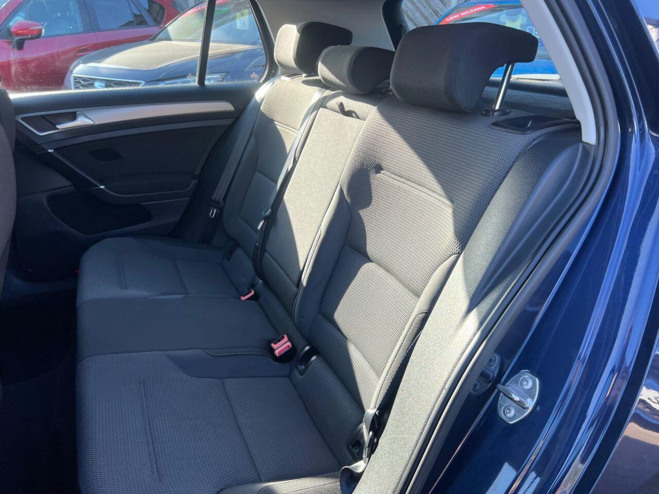 Volkswagen Golf - Image 30
