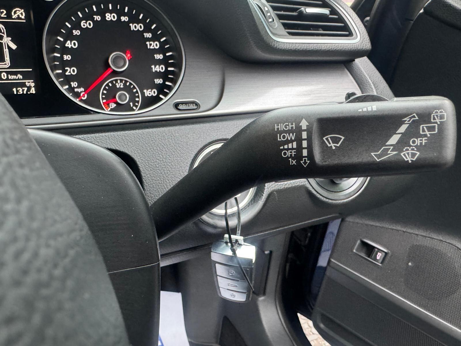 Volkswagen Passat - Image 31