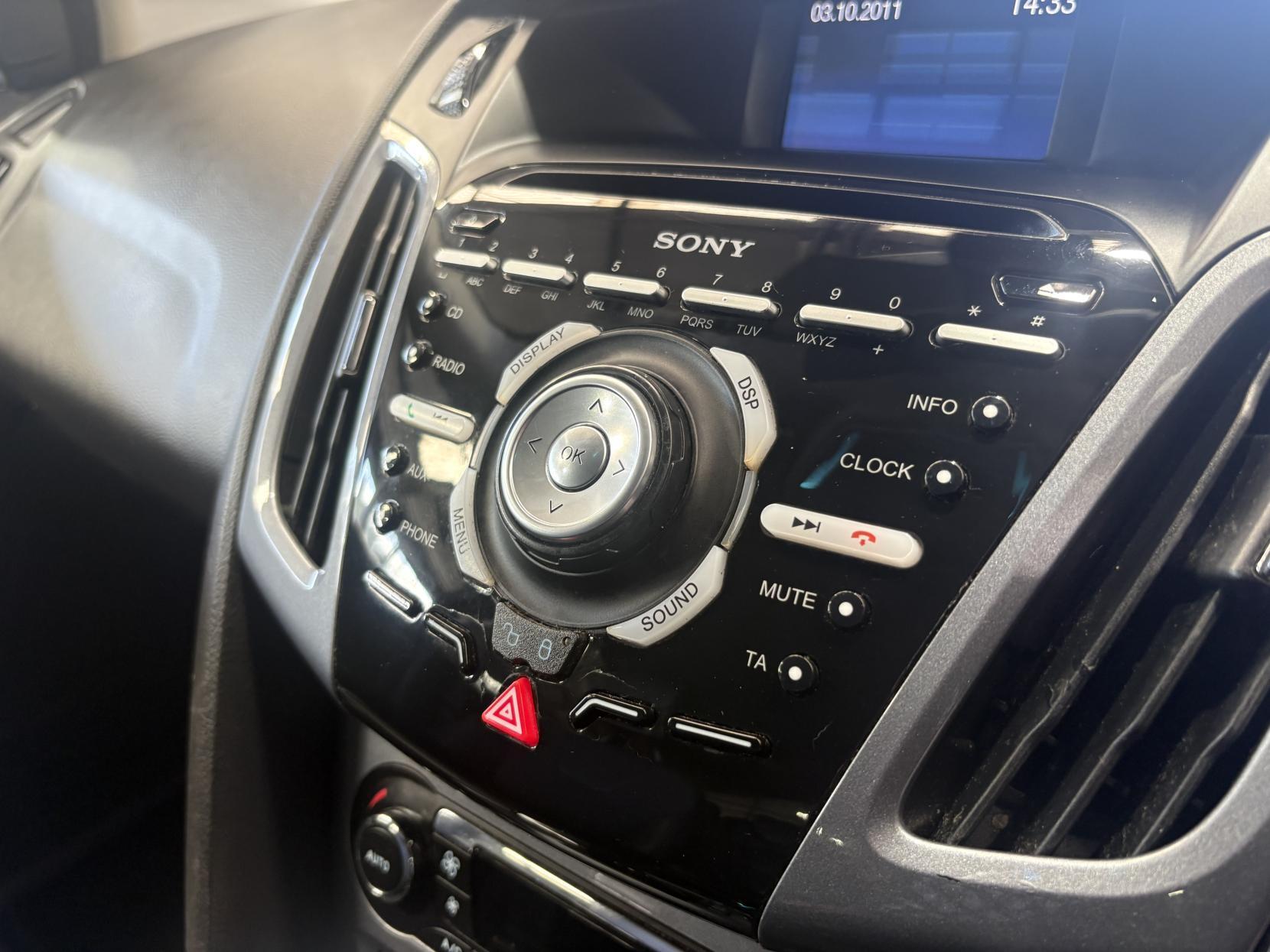 Ford Focus - Image 17