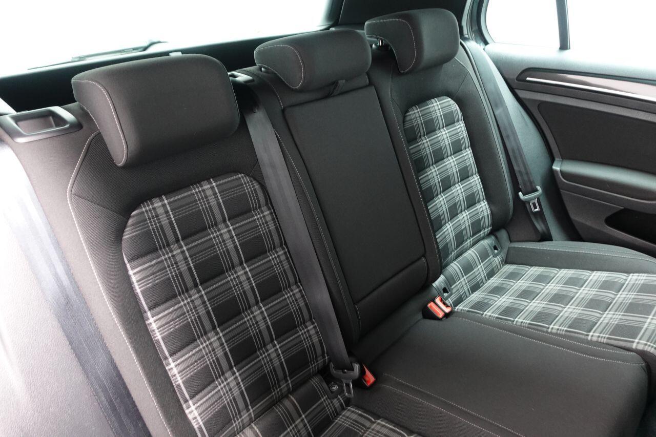 Volkswagen Golf - Image 20