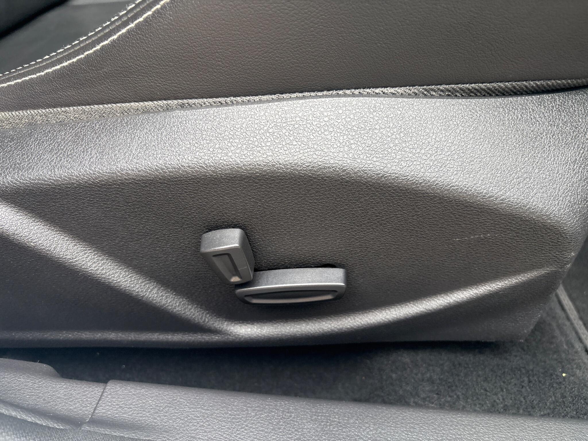 Ford Focus - Image 25