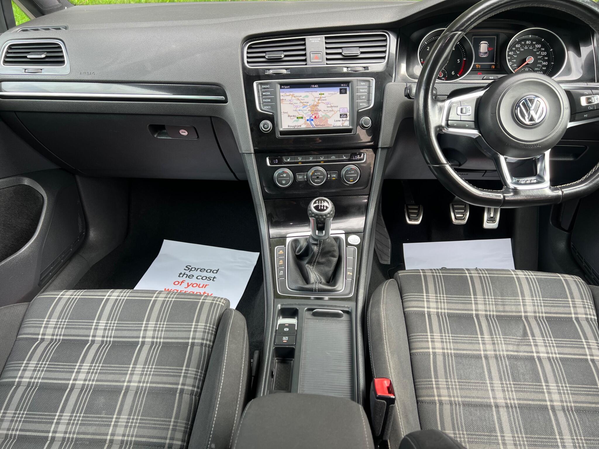 Volkswagen Golf - Image 17