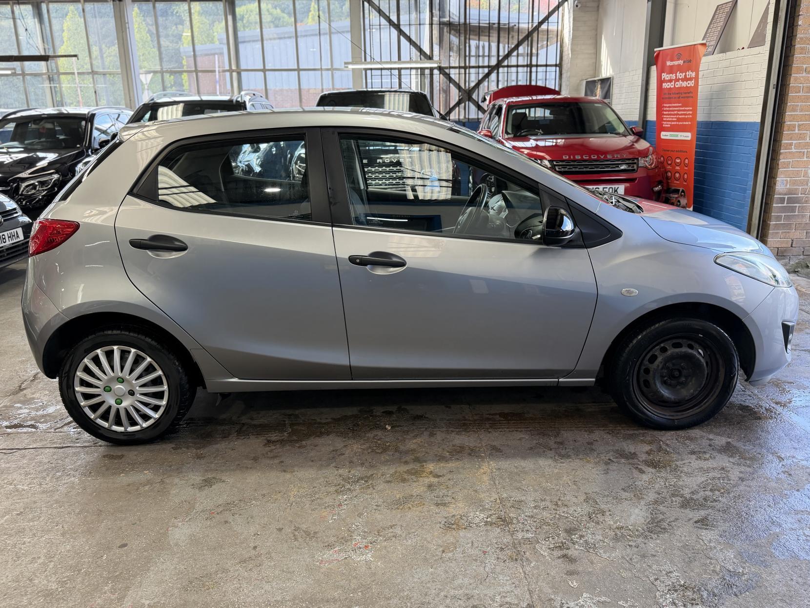 Mazda MAZDA2 - Image 11