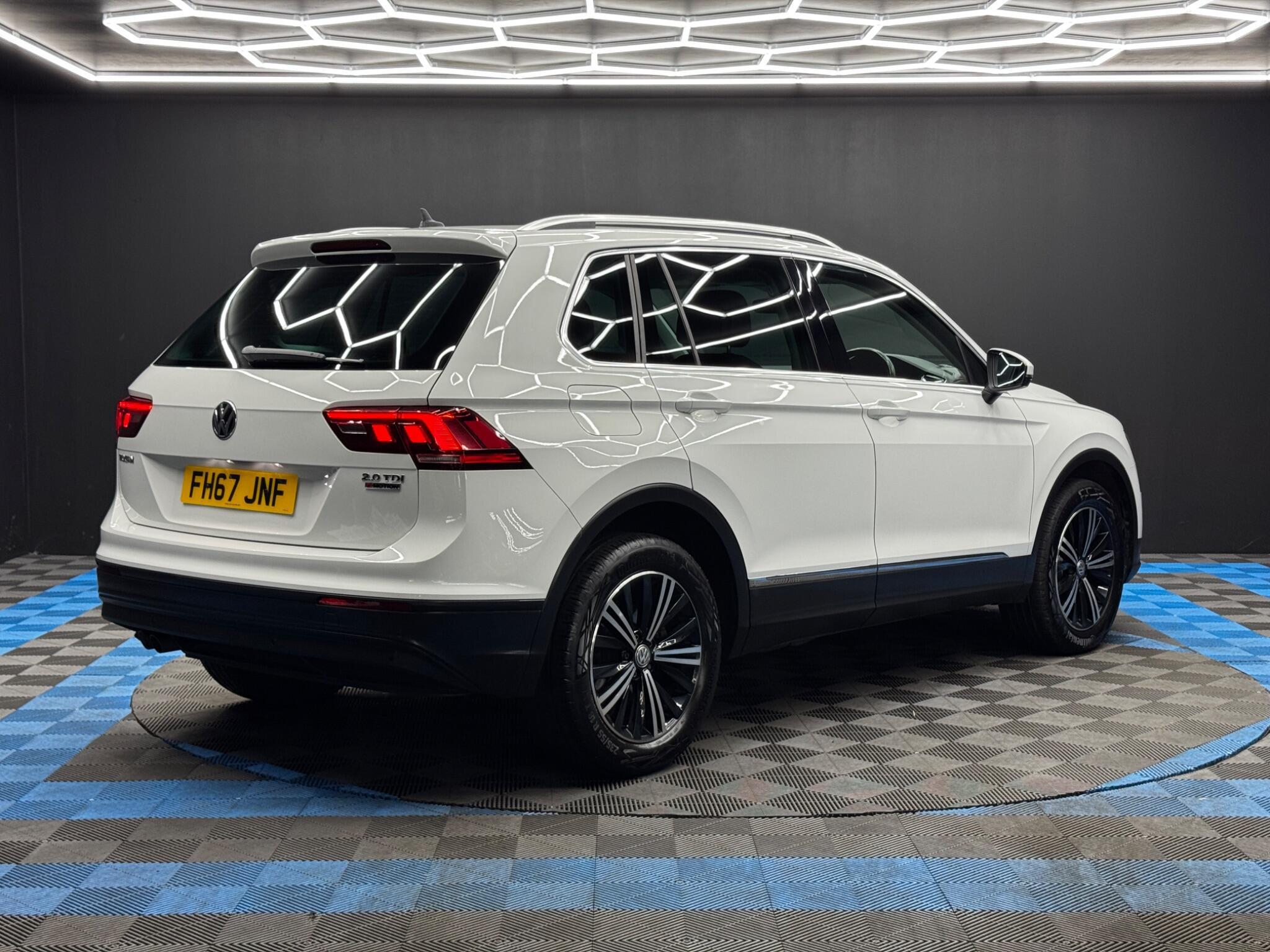 Volkswagen Tiguan - Image 5