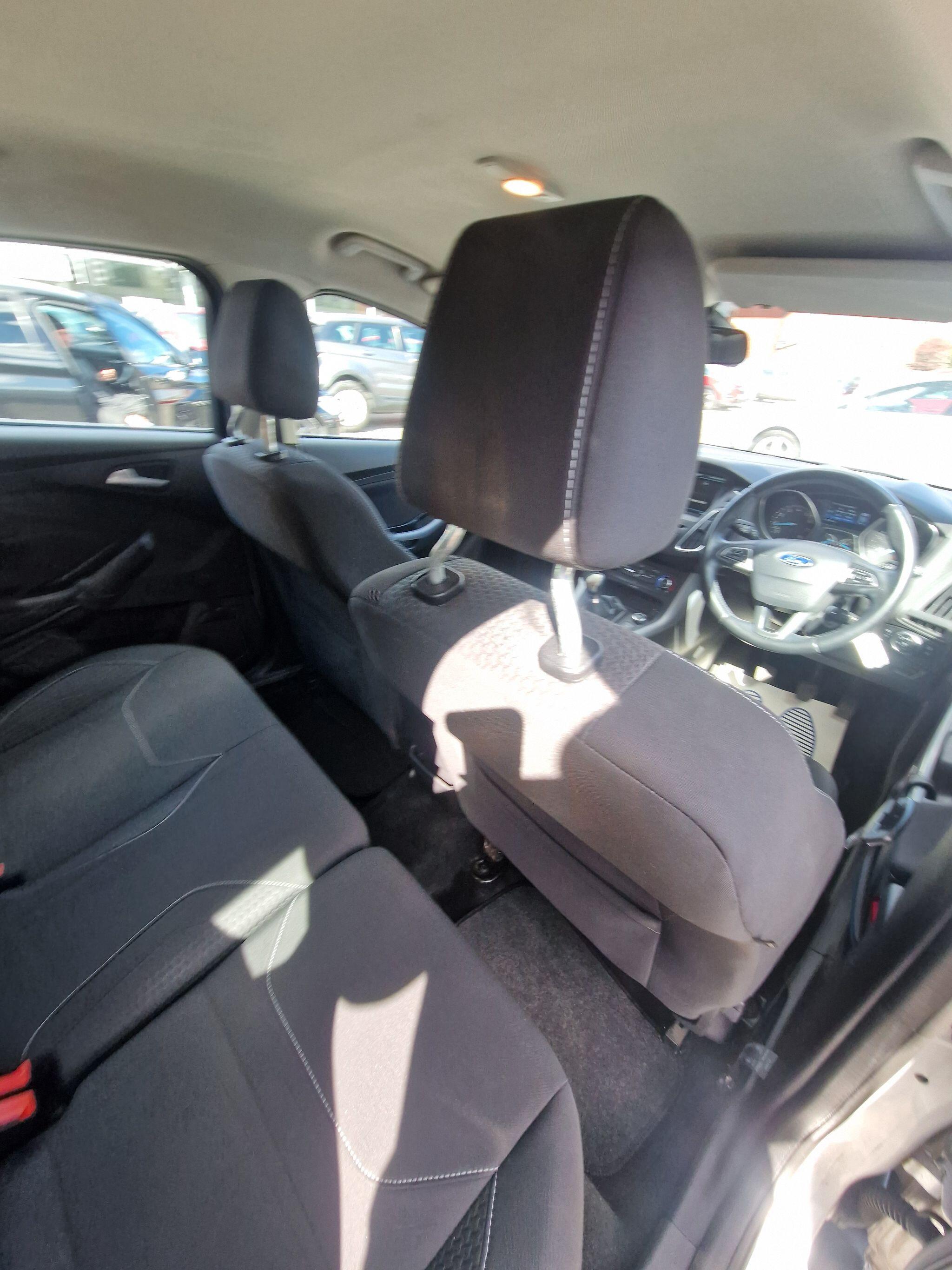 Ford Focus - Image 27