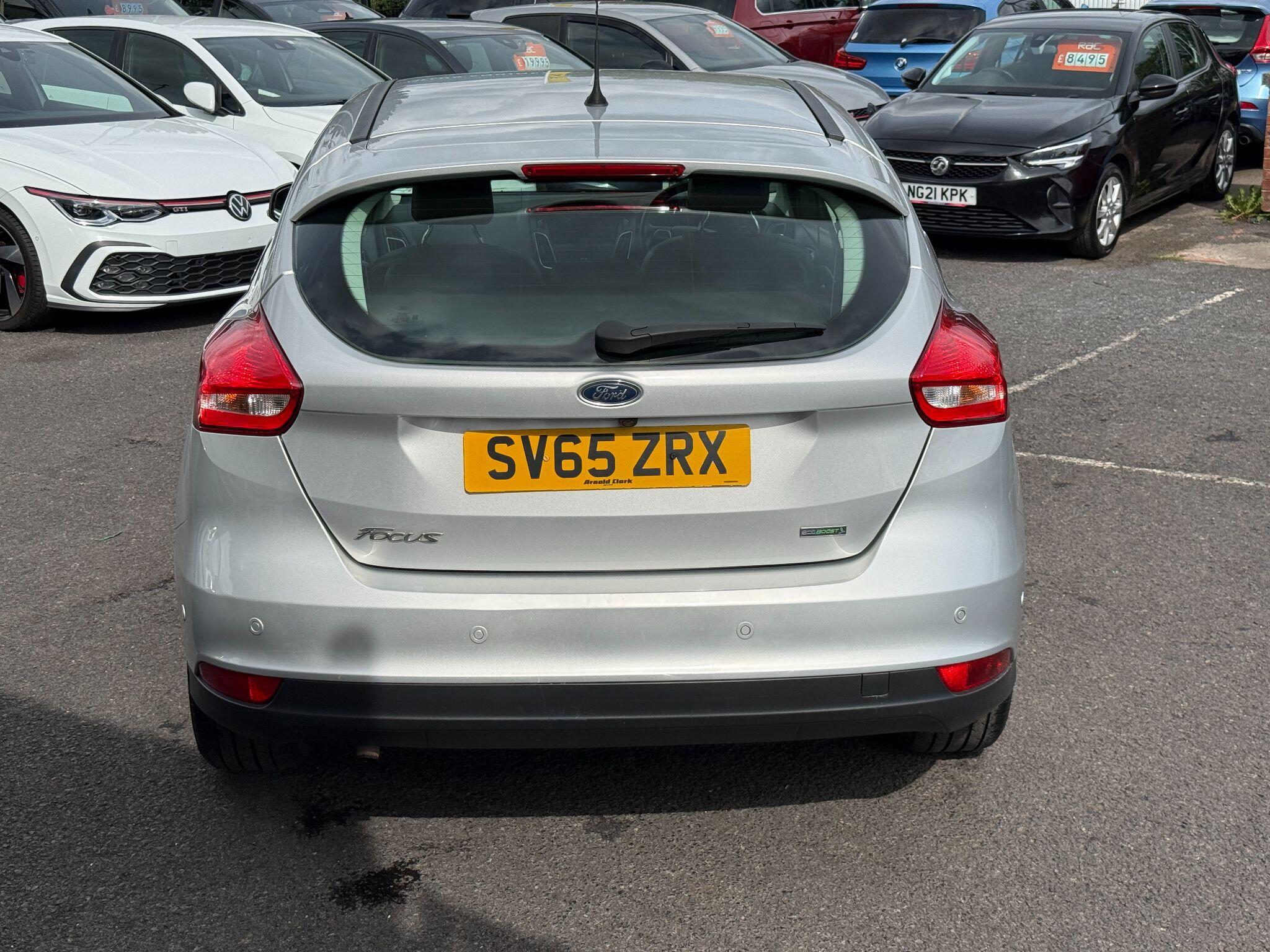 Ford Focus - Image 16