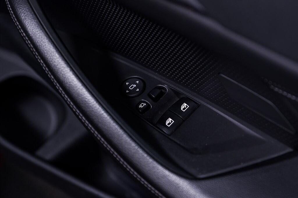 BMW 4 Series - Image 30