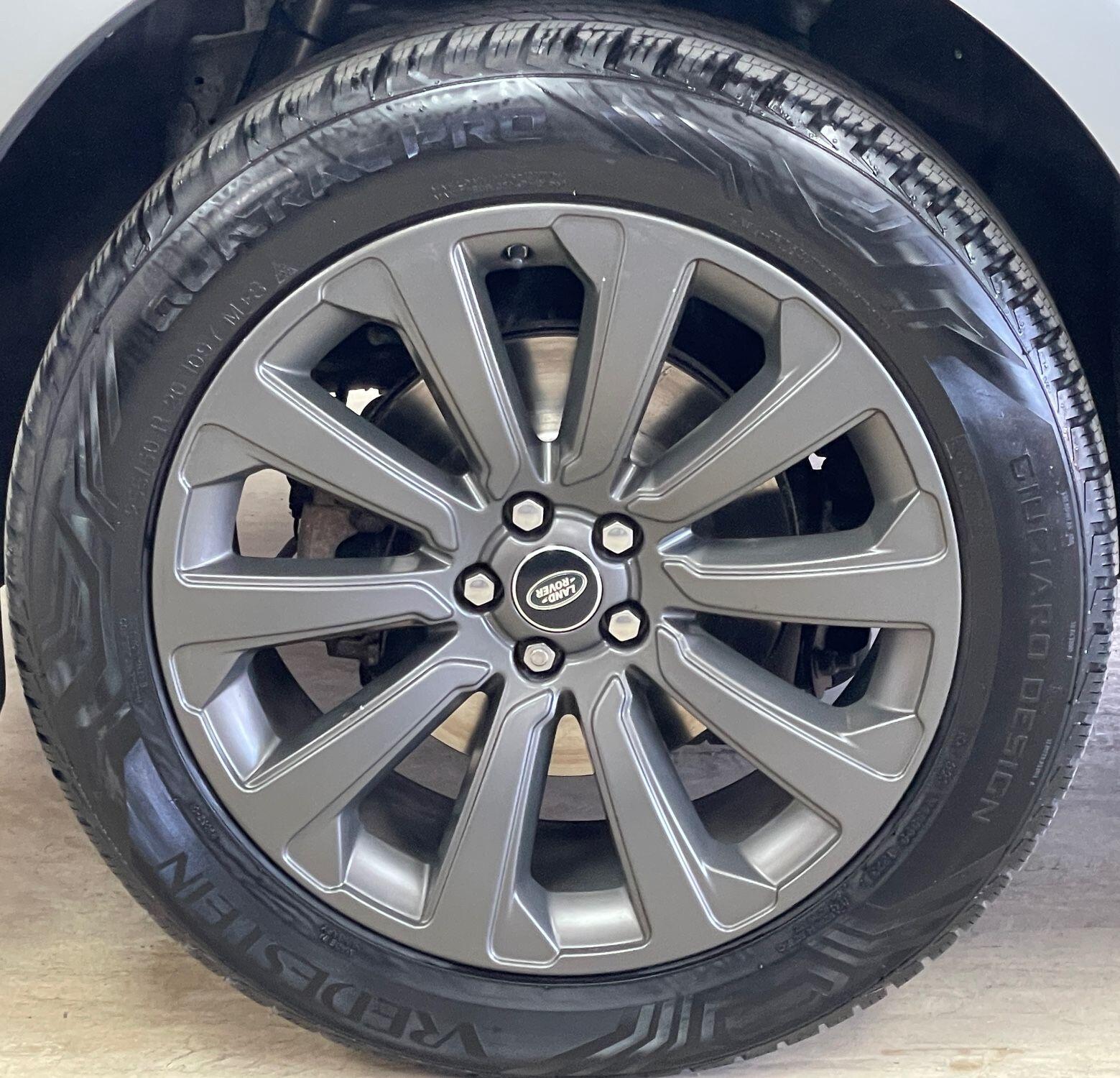 Land Rover Range Rover Velar - Image 17
