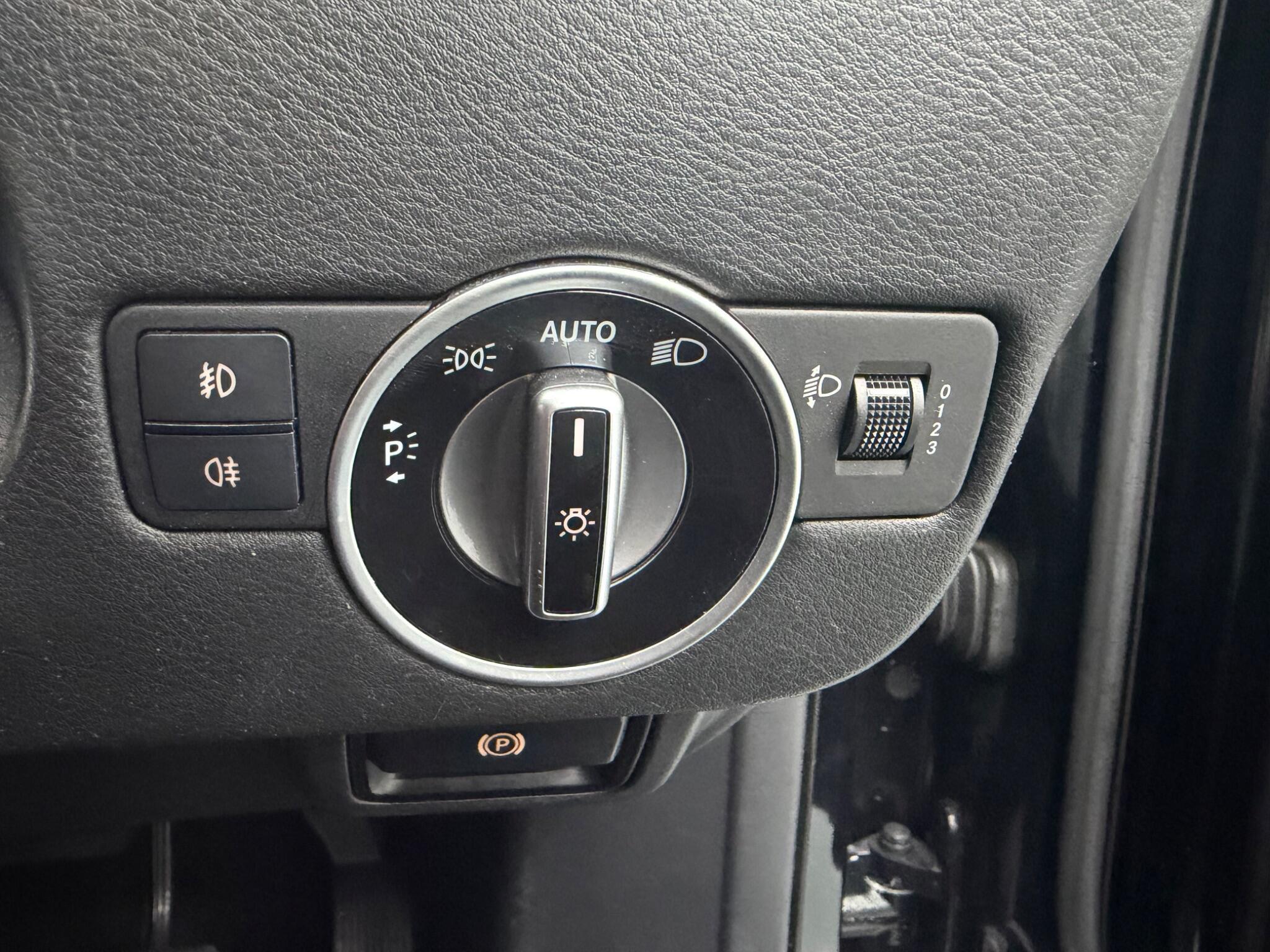 Infiniti Q30 - Image 16