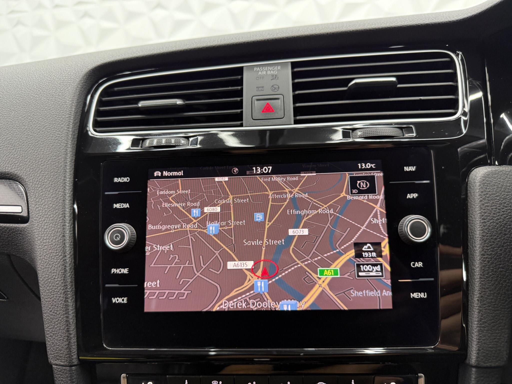 Volkswagen Golf - Image 35