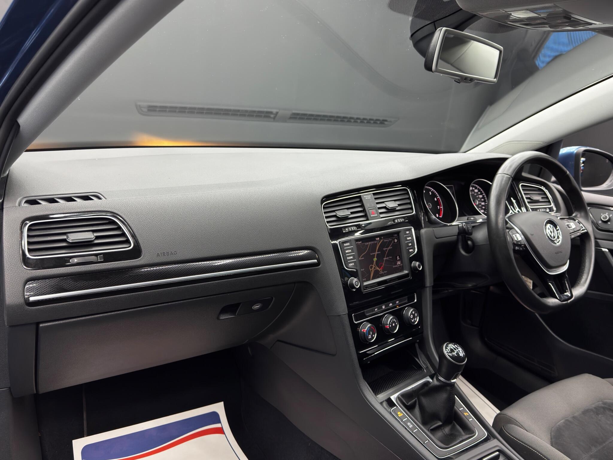 Volkswagen Golf - Image 11