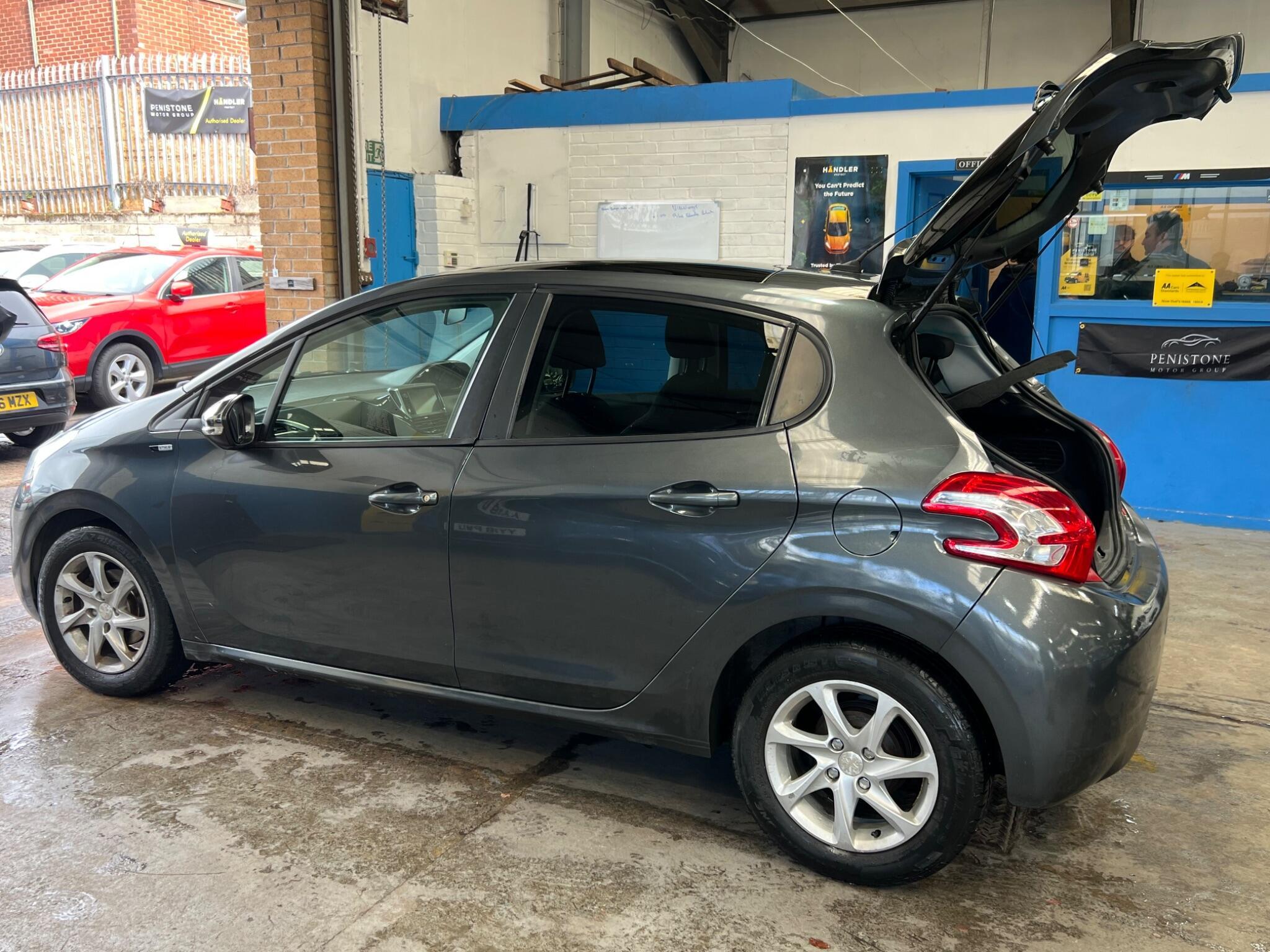 Peugeot 208 - Image 9